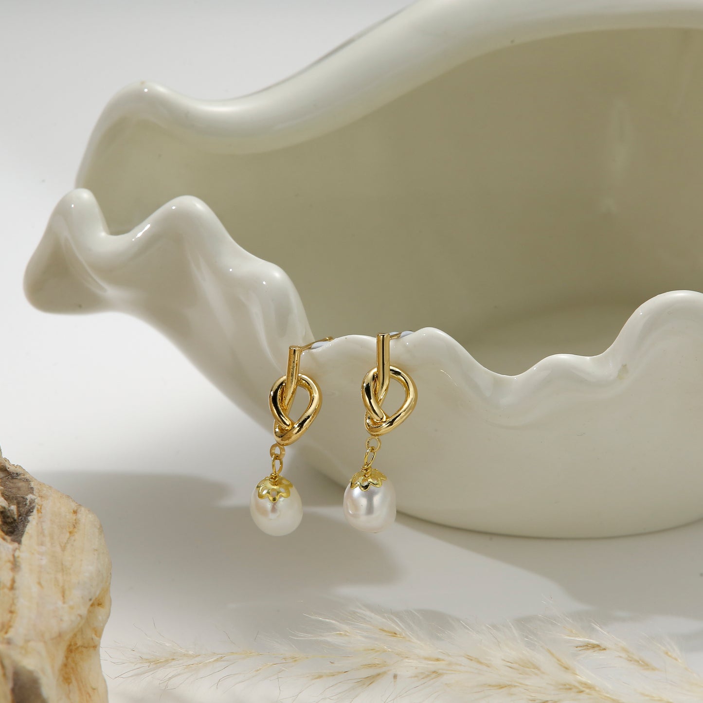 Freshwater Pearl Earrings – Sculpted Gold