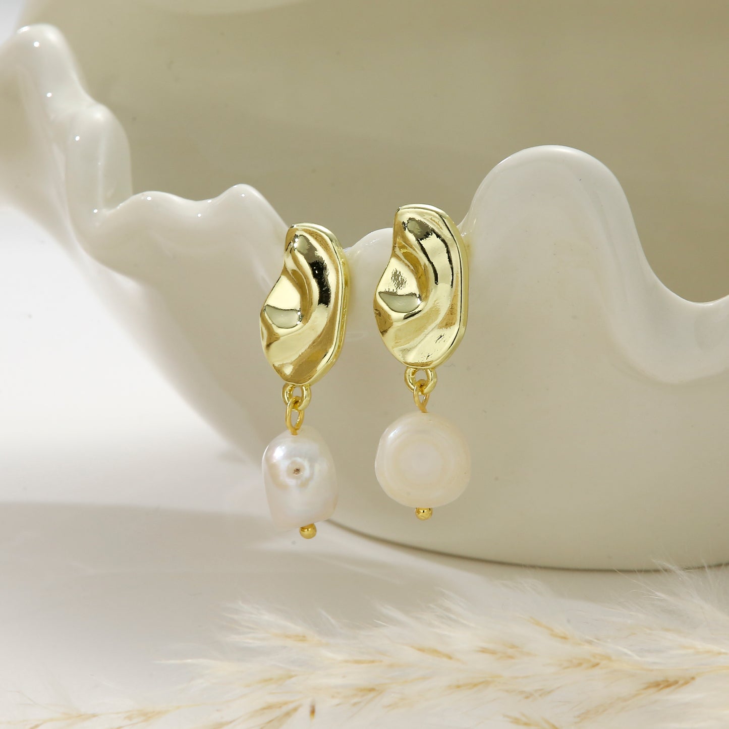 Freshwater Pearl Earrings – Molten Gold Curve