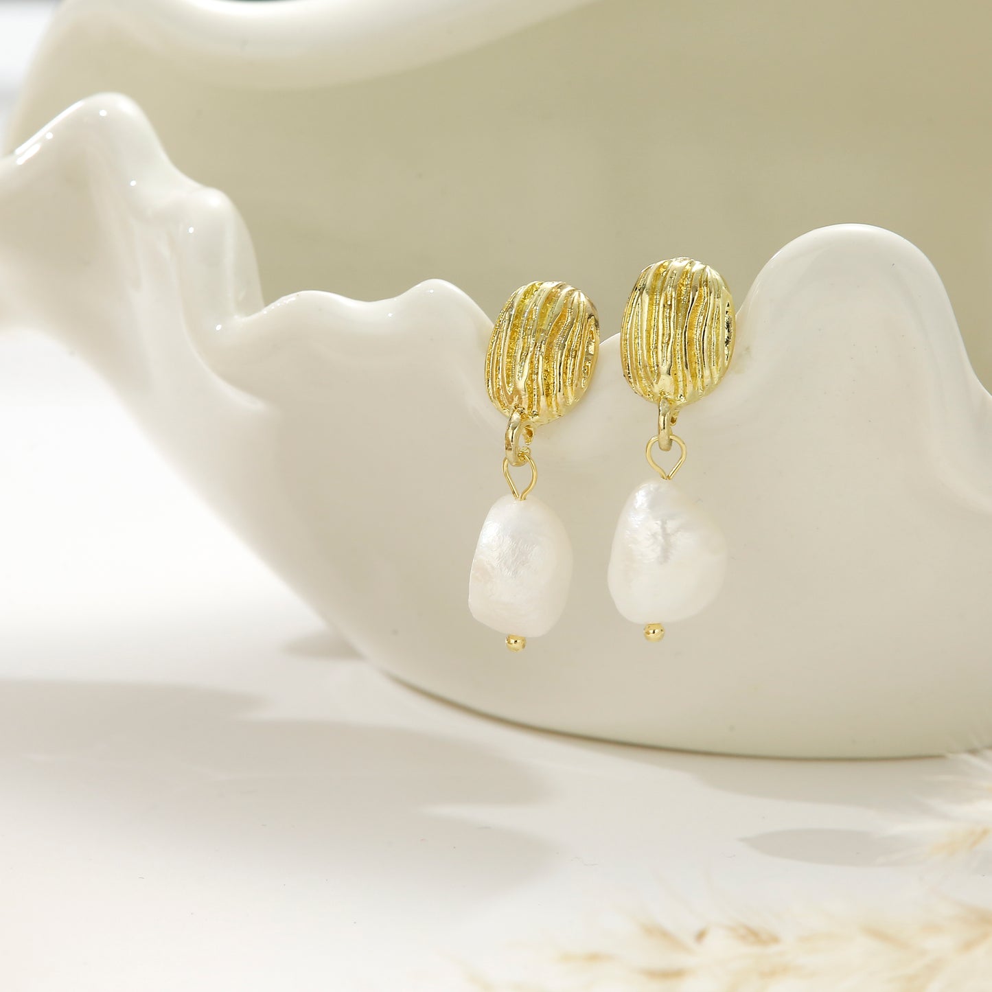 Freshwater Pearl Earrings – Round Baguette