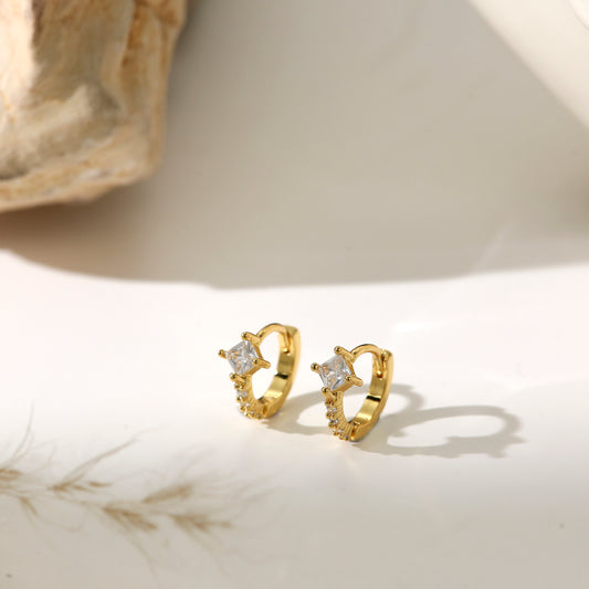 Earrings with Small Flower Design and Gold-Plated Silver Pin Stud